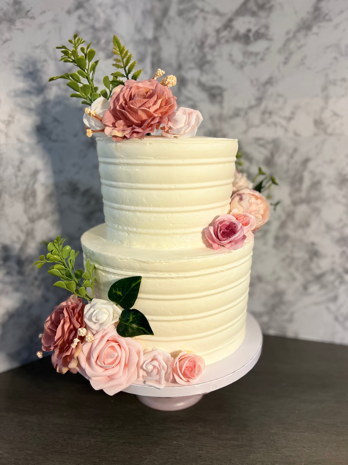 Custom Cakes with flowers  (wedding, quinceañeras)