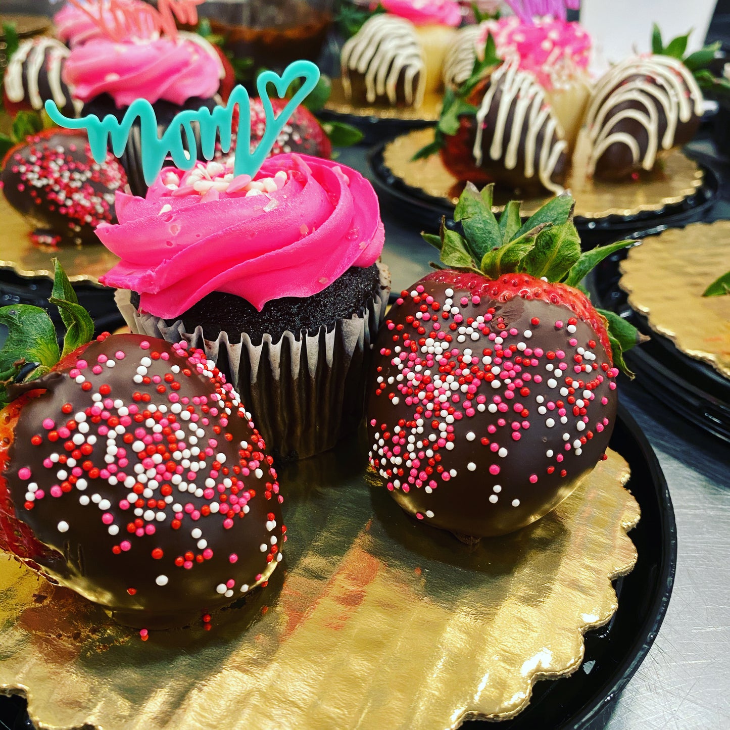 Chocolate Strawberries (12 pcs)