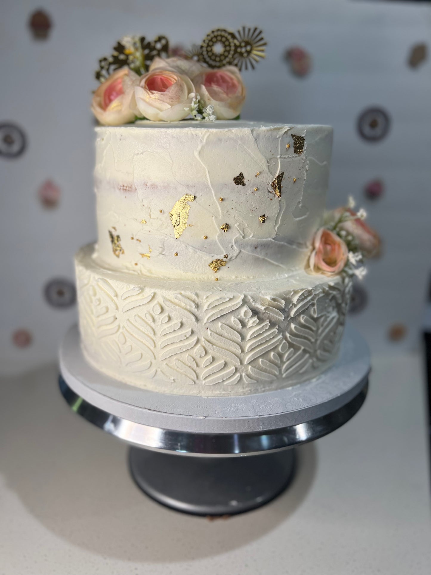 Custom Cakes with flowers  (wedding, quinceañeras)